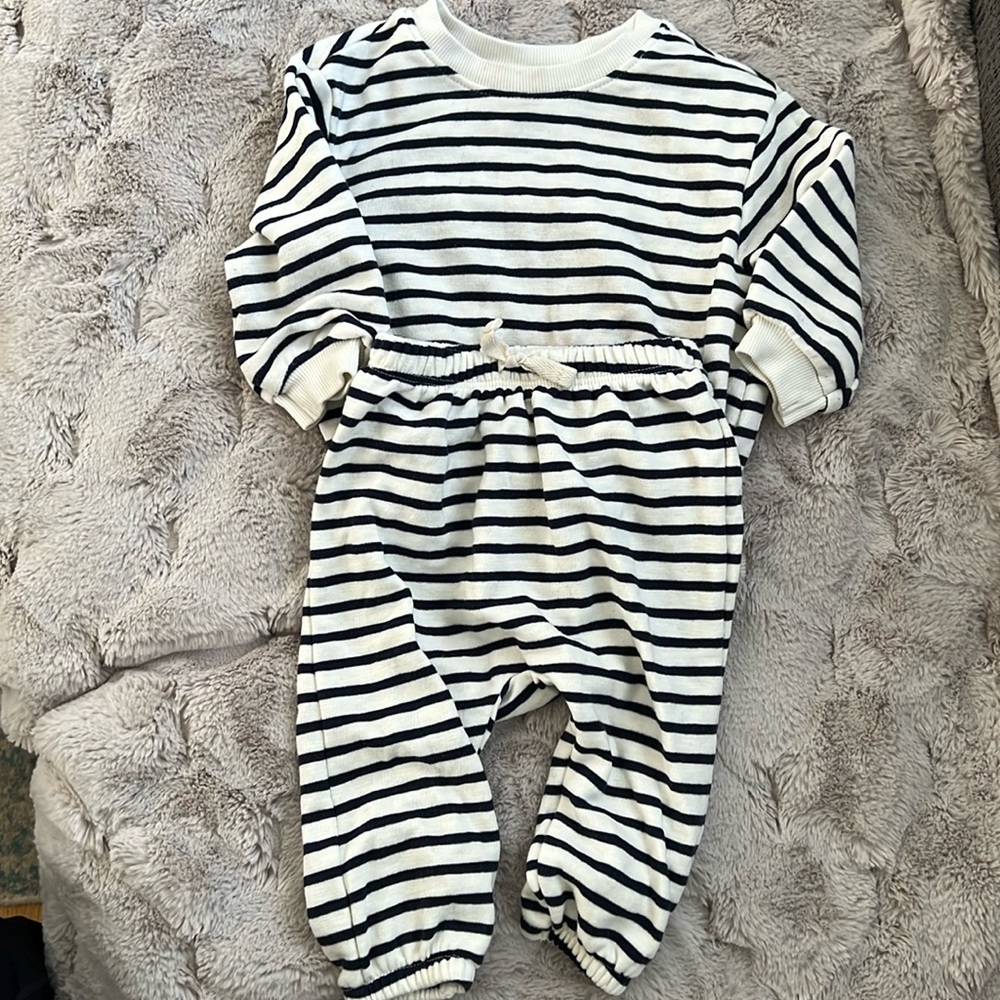 Old Navy Sweatshirt & Pants Set